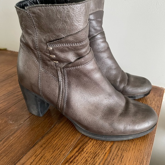 Grey boots - Picture 1 of 4